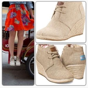 TOMS burlap dessert wedge